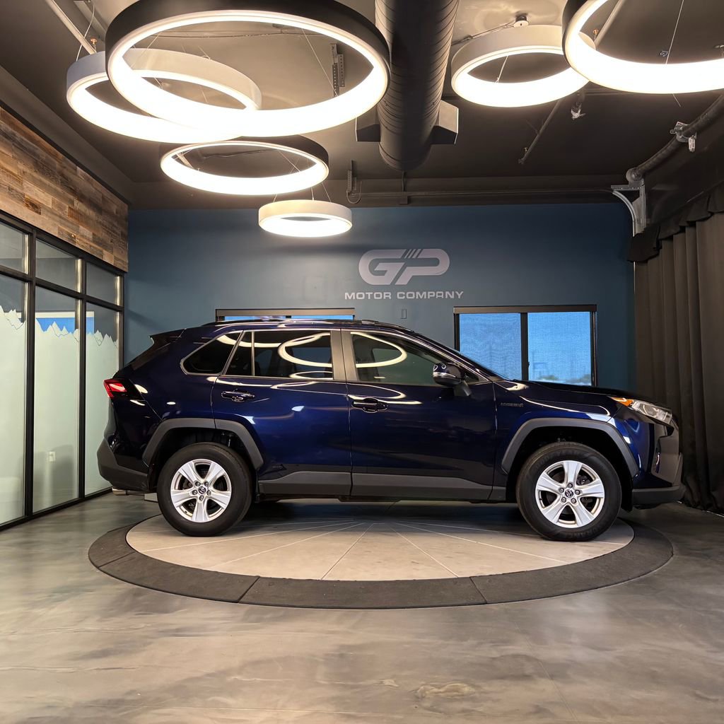 Used 2020 Toyota RAV4 XLE w/ XLE Grade Weather Package AWD/4WD image 2