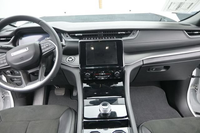 Used 2023 Jeep Grand Cherokee Altitude AWD/4WD image 23