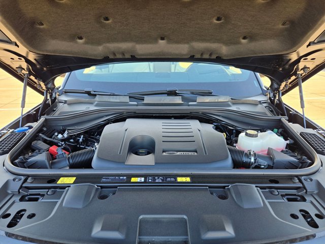 New 2026 Land Rover Range Rover SE image 17