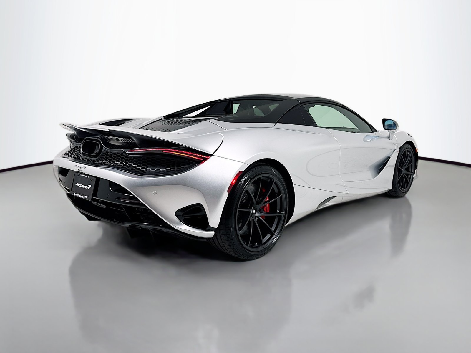 Used 2026 McLaren 750S Spider RWD image 8