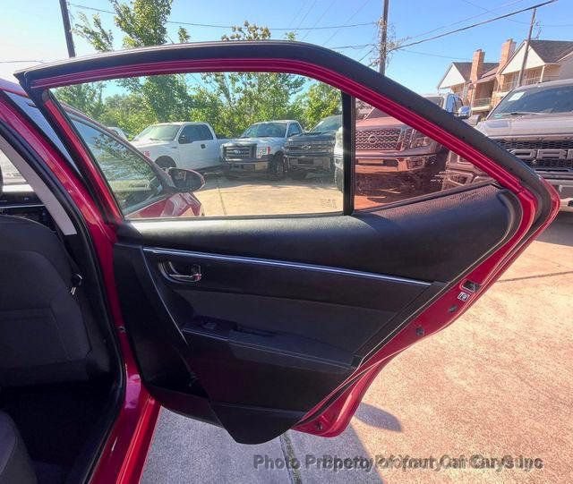 Used 2018 Toyota Corolla LE FWD image 27