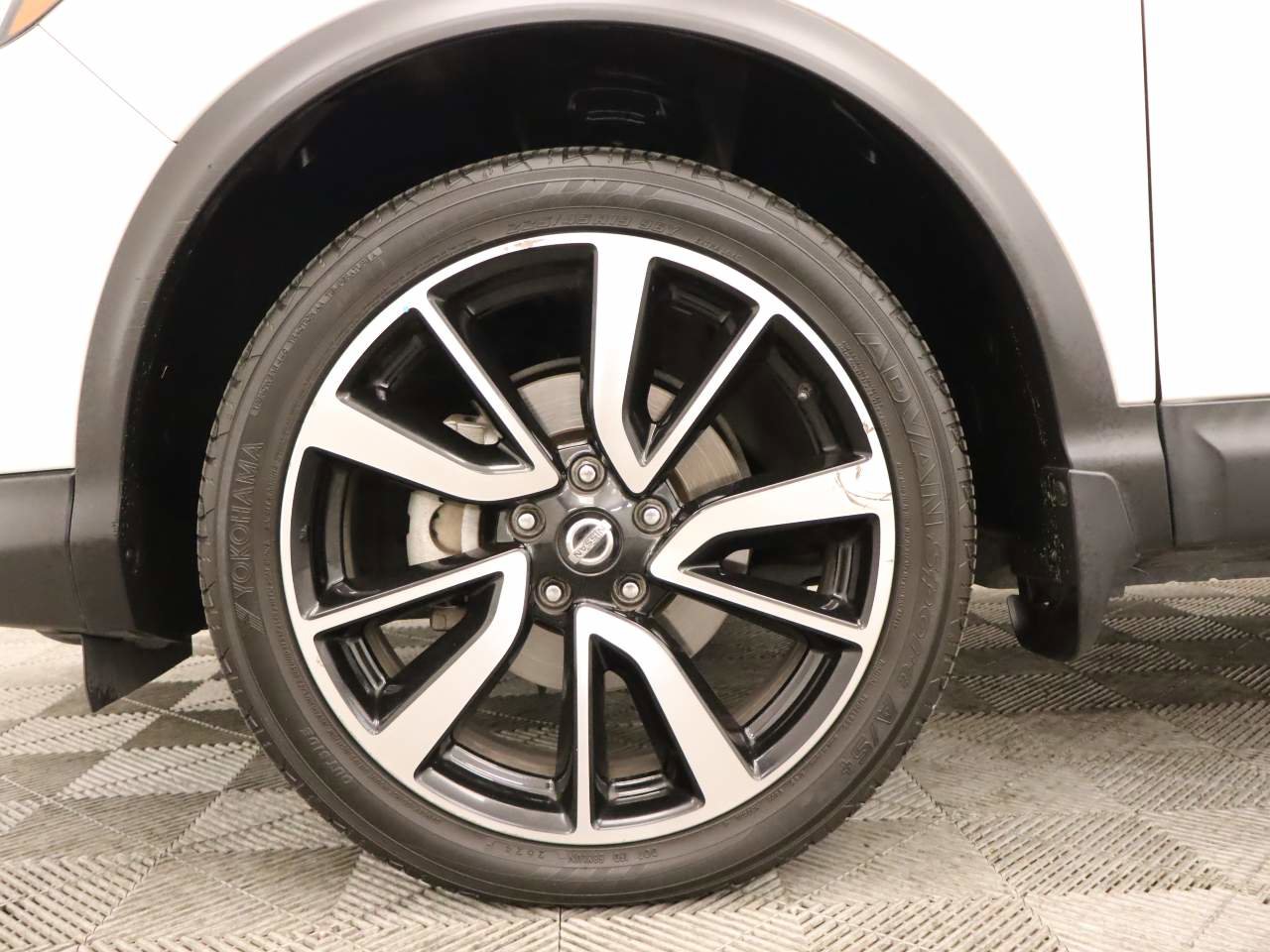 Used 2017 Nissan Rogue Sport SL w/ SL Premium Package AWD/4WD image 6