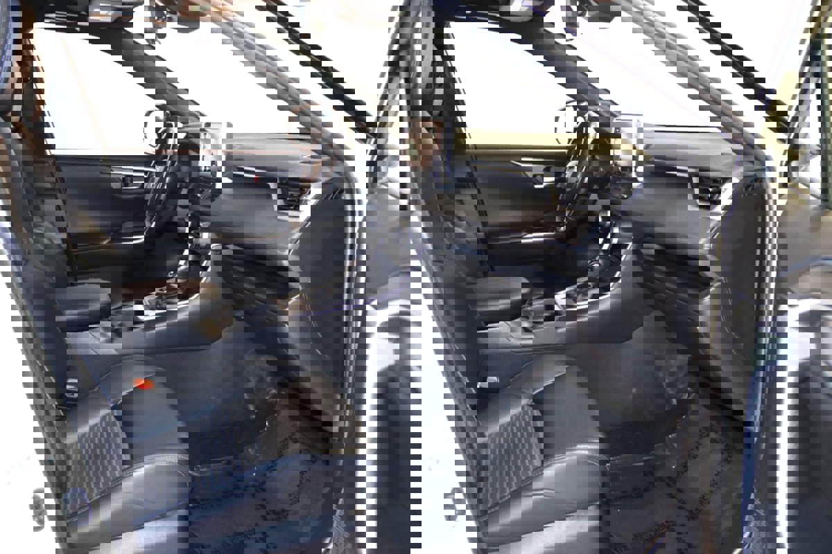 Used 2020 Toyota RAV4 XSE AWD/4WD image 52