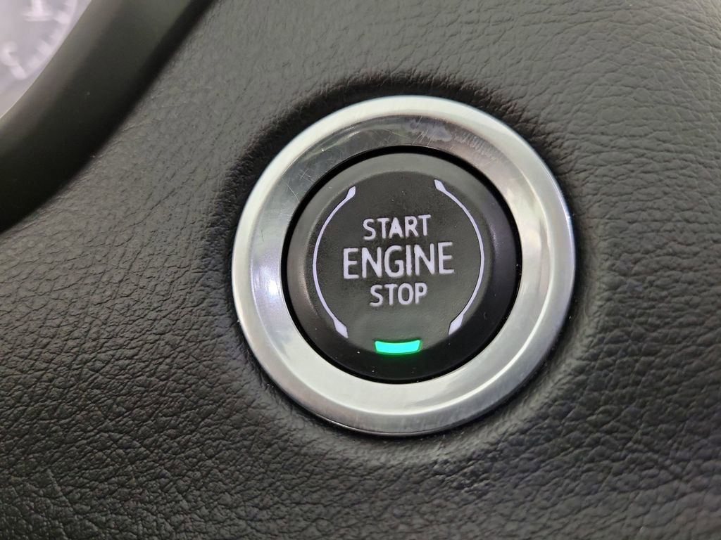 Used 2021 Cadillac XT4 Luxury w/ Cold Weather Package FWD image 30