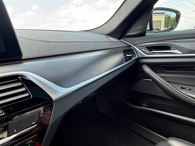 Used 2023 BMW M550i xDrive w/ Executive Package AWD/4WD image 18