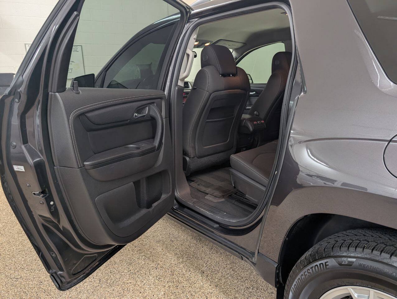 Used 2015 GMC Acadia SLE FWD image 13