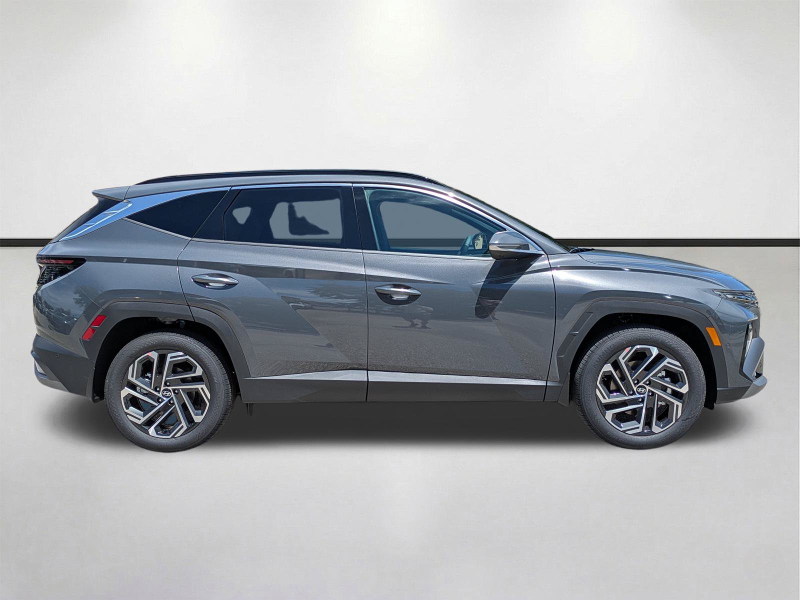 New 2026 Hyundai Tucson Limited w/ Tow & Go Package FWD image 4
