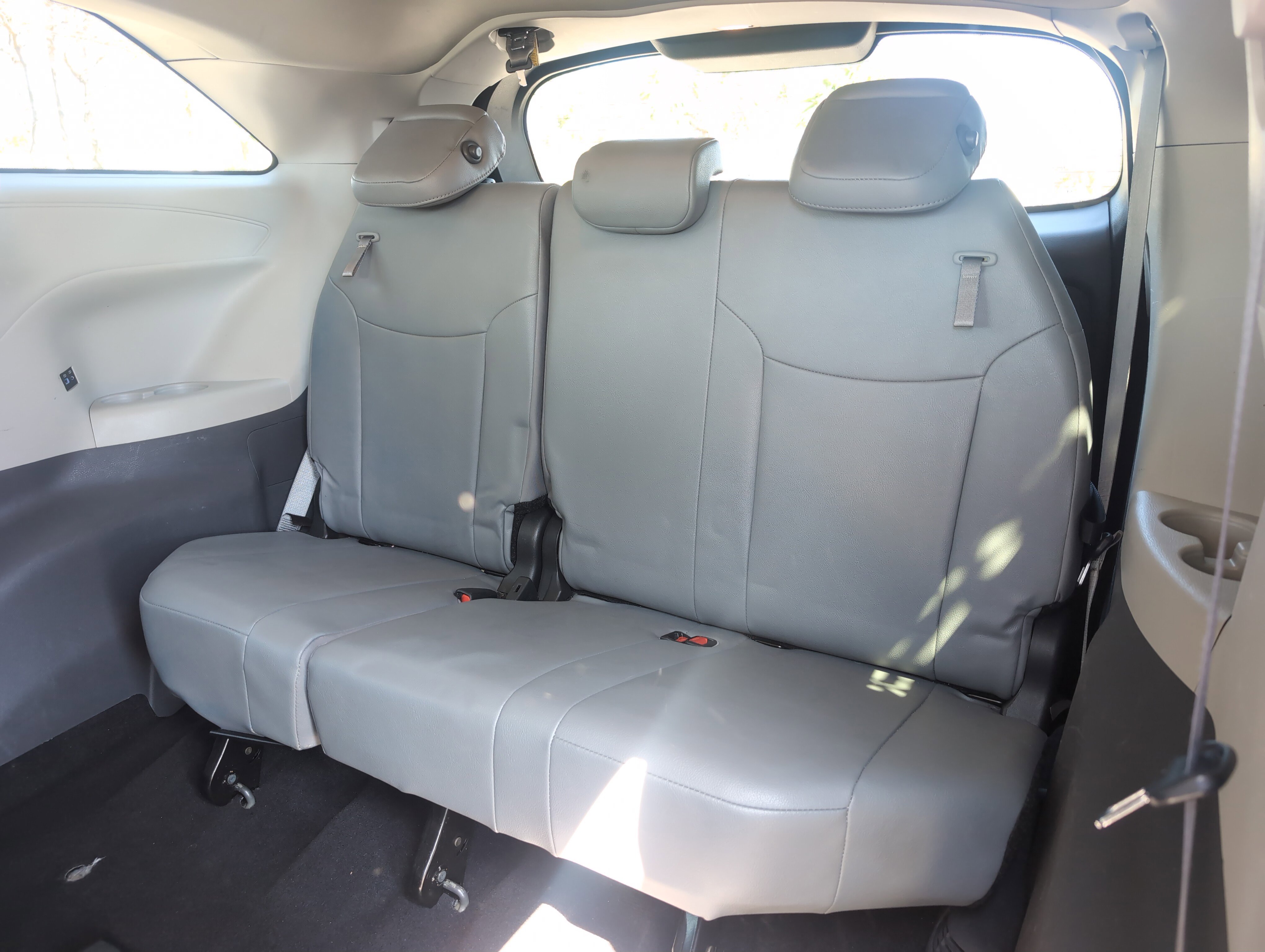 Certified 2024 Toyota Sienna XLE FWD image 30