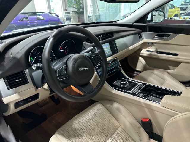 Used 2017 Jaguar XF Prestige RWD image 36