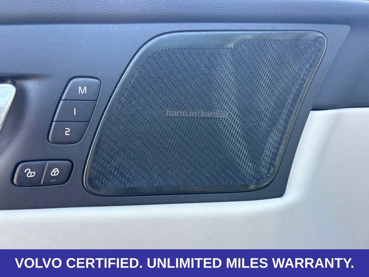 Certified 2023 Volvo XC60 B5 Ultimate w/ Climate Package AWD/4WD image 17