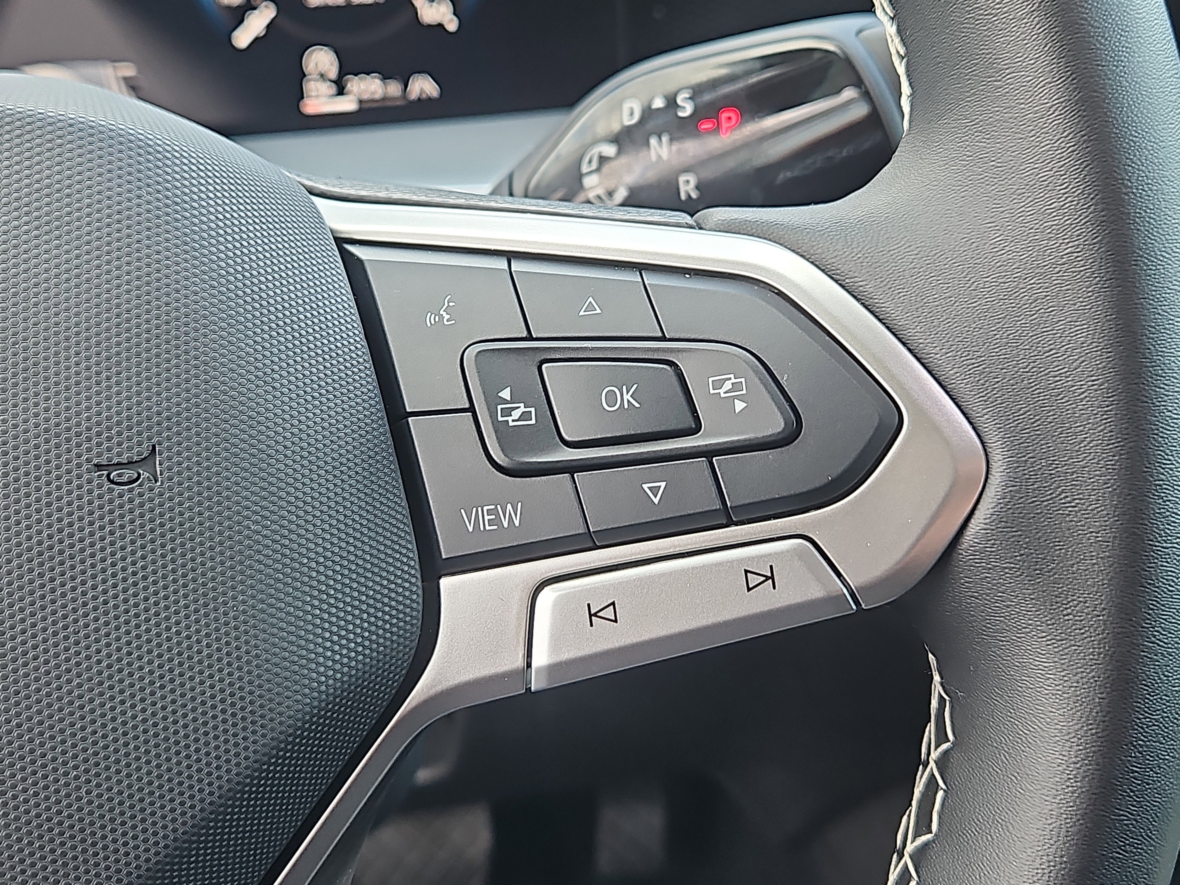 Used 2025 Volkswagen Tiguan SE image 17