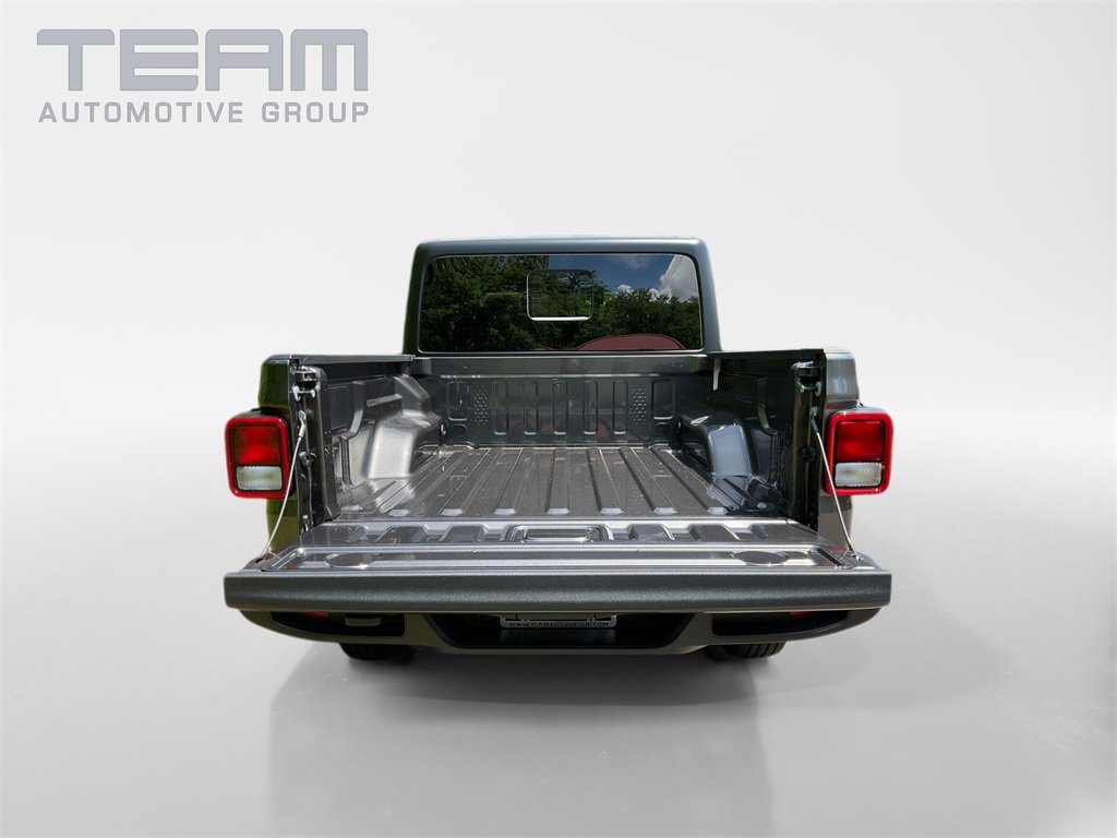 New 2025 Jeep Gladiator Sport image 13