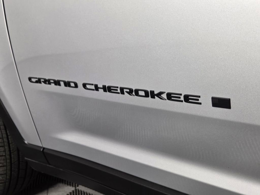 Certified 2025 Jeep Grand Cherokee Altitude image 11