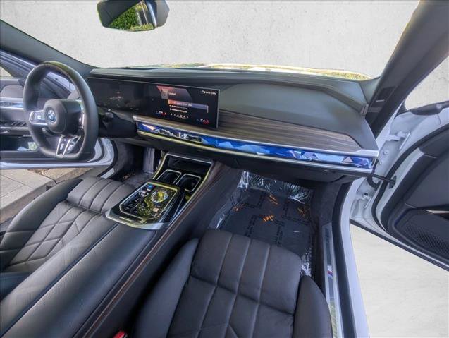 Used 2025 BMW i7 xDrive60 AWD/4WD image 25