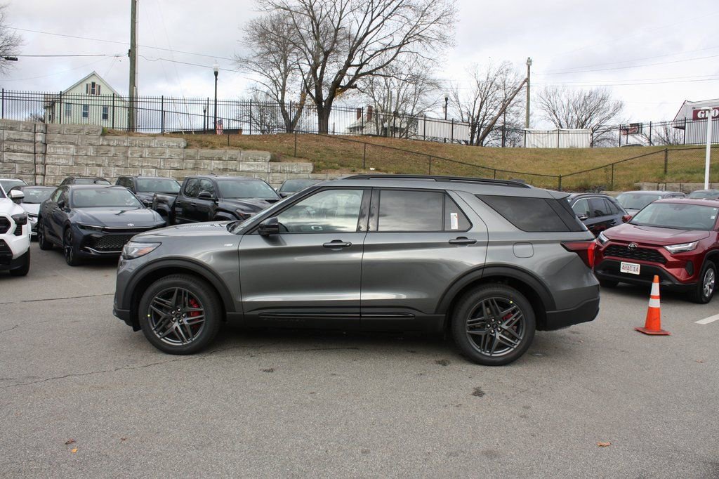 New 2026 Ford Explorer ST-Line w/ ST-Line Street Pack image 2
