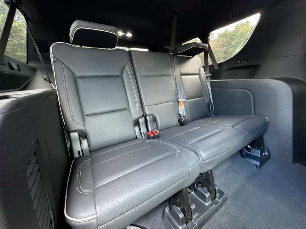 Used 2025 Chevrolet Suburban Premier RWD image 30