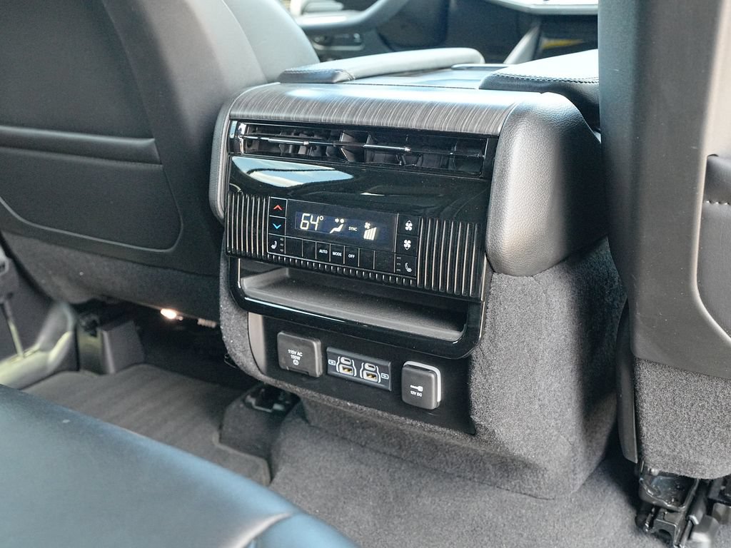 Used 2024 Jeep Wagoneer L Series III w/ Flexible Seating Group AWD/4WD image 25