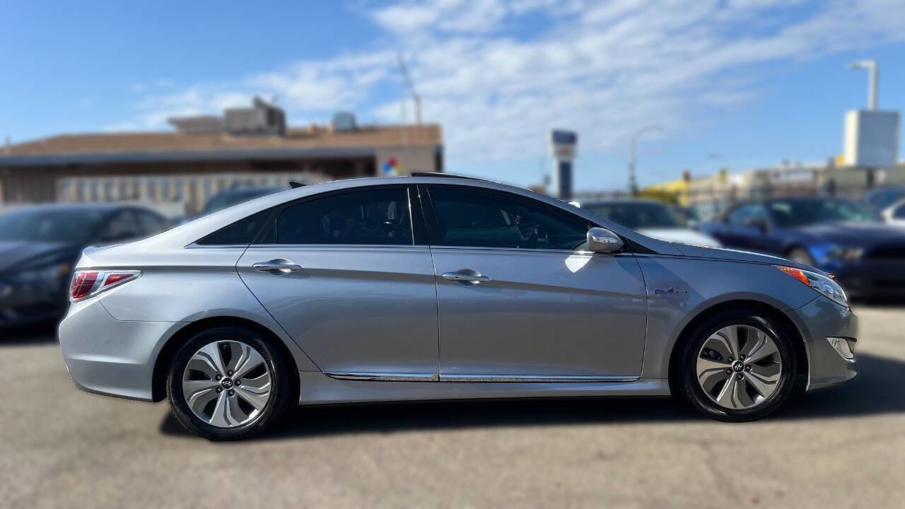 Used 2015 Hyundai Sonata Limited w/ Option Group 02 FWD image 8