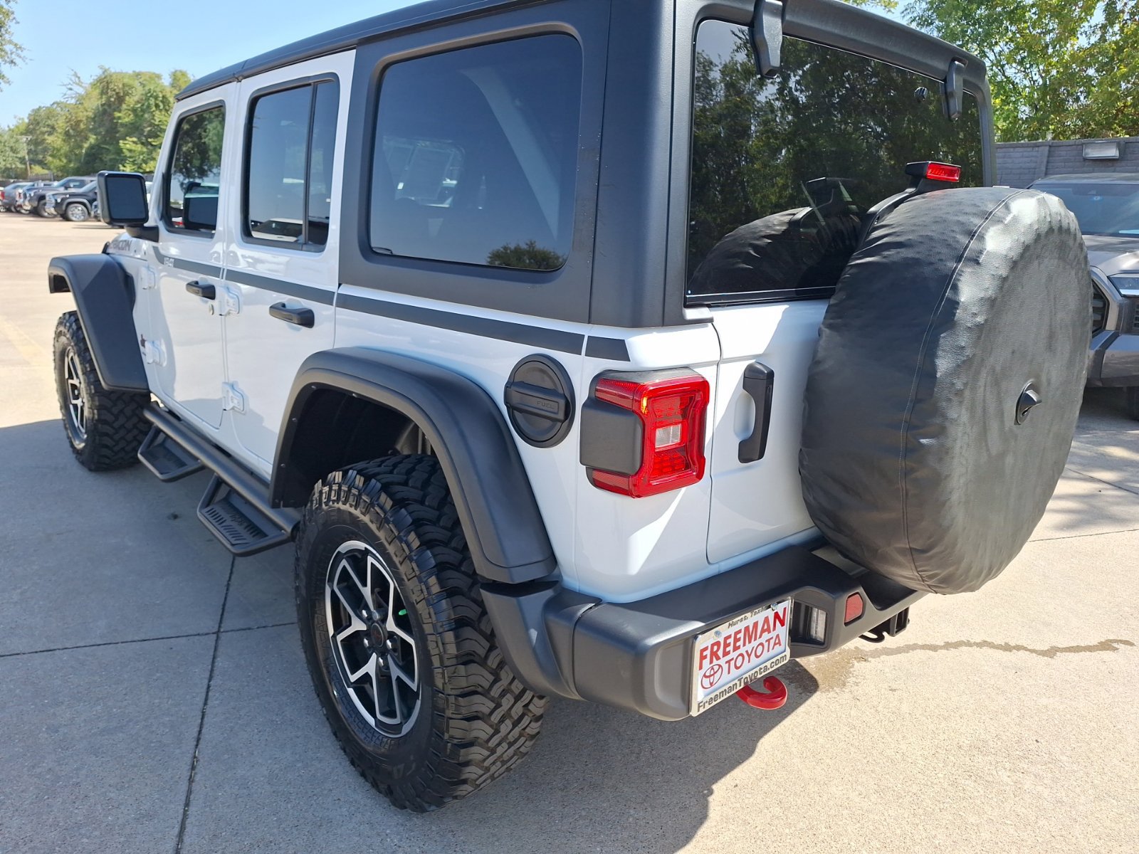 Used 2024 Jeep Wrangler Unlimited Rubicon w/ Convenience Group AWD/4WD image 4