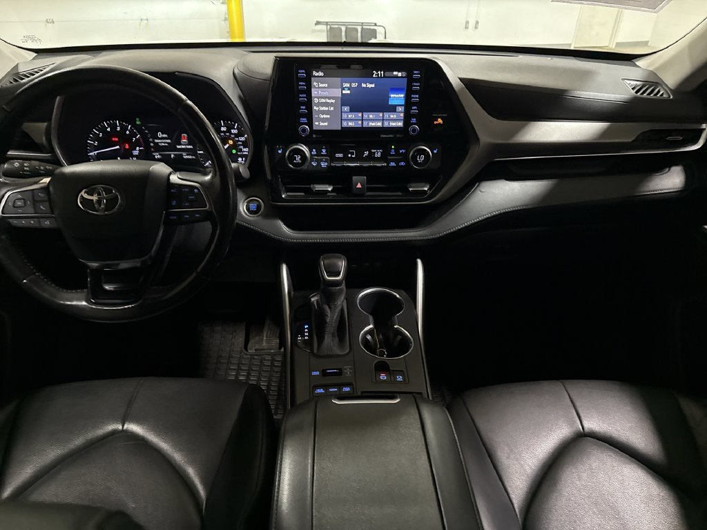 Used 2020 Toyota Highlander XLE AWD/4WD image 10