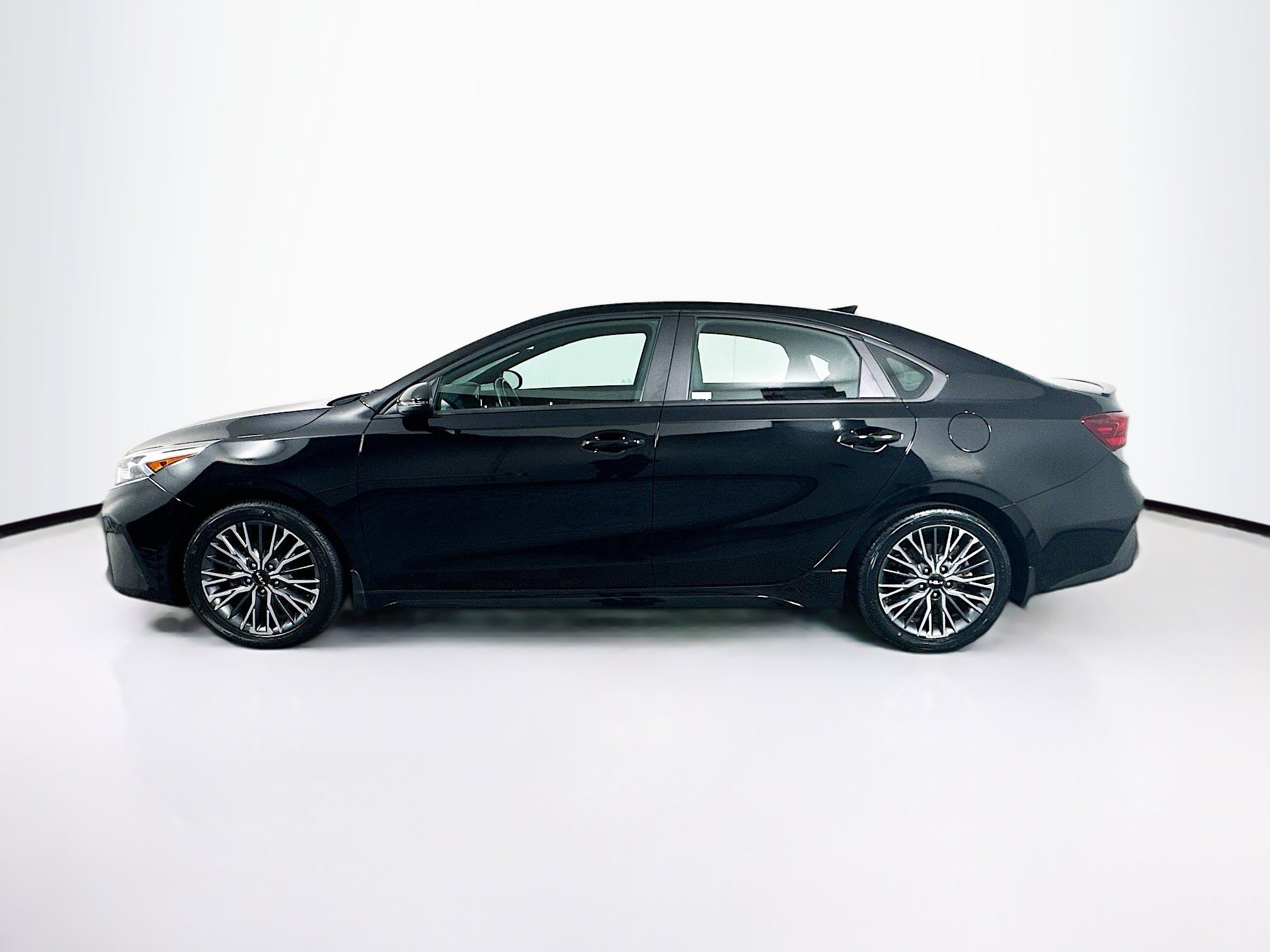 Used 2023 Kia Forte GT-Line w/ GT-Line Premium Package image 4