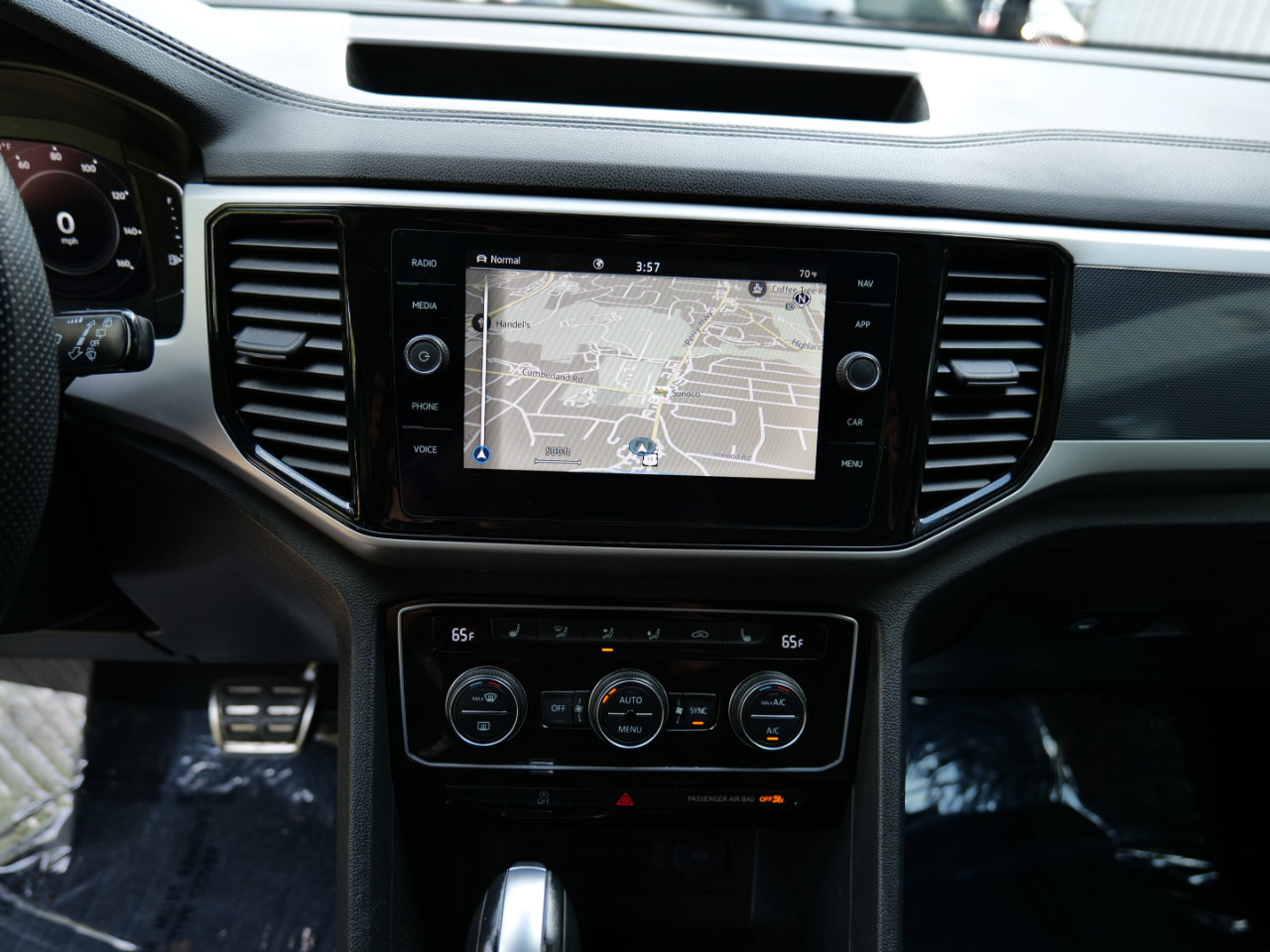 Used 2022 Volkswagen Atlas Cross Sport SEL R-Line image 25