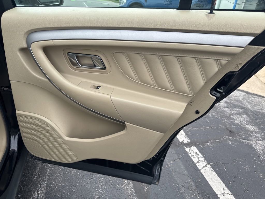 Used 2016 Ford Taurus SEL FWD image 36