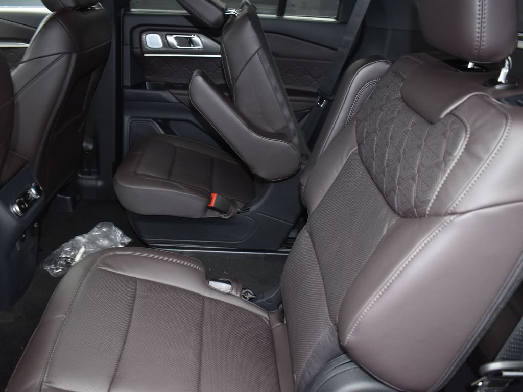 Used 2025 Ford Explorer Platinum w/ Ultimate Package RWD image 15