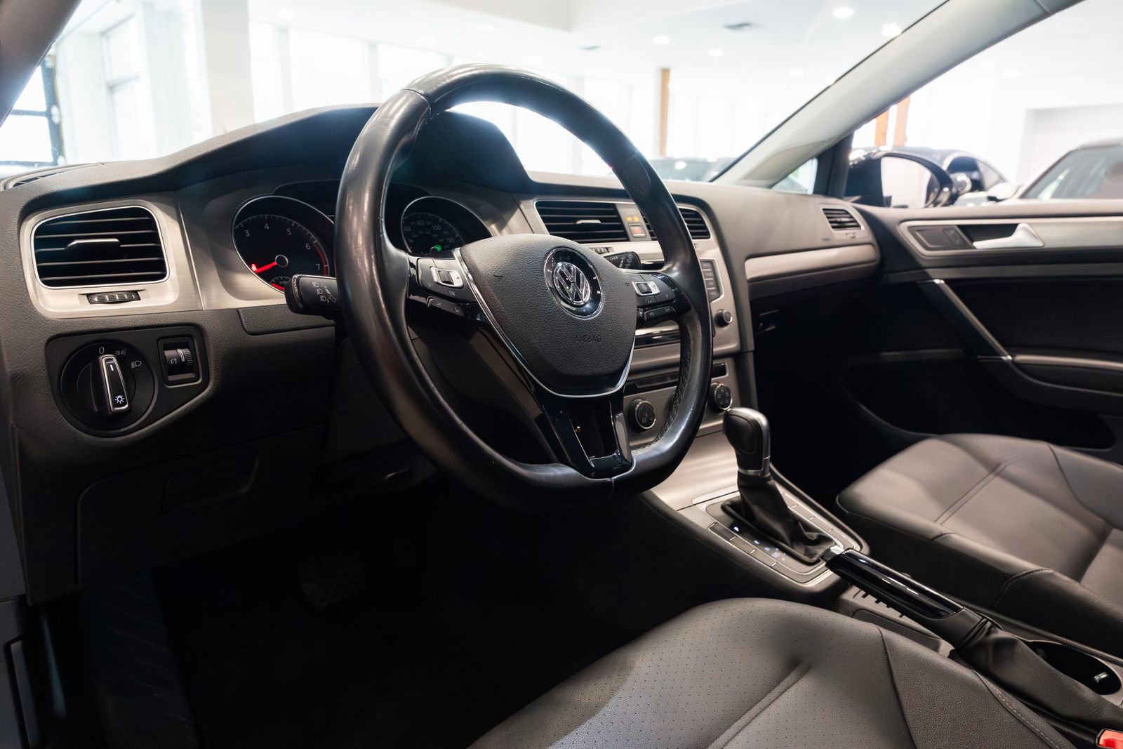 Used 2015 Volkswagen Golf S image 8