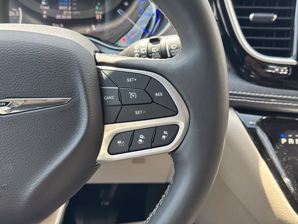 Used 2024 Chrysler Pacifica Limited FWD image 27