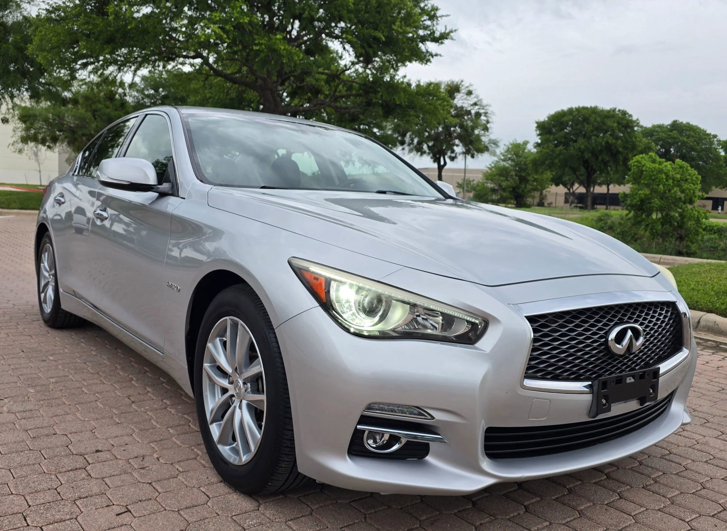 Used 2014 INFINITI Q50 Premium w/ Navigation Package AWD/4WD image 4