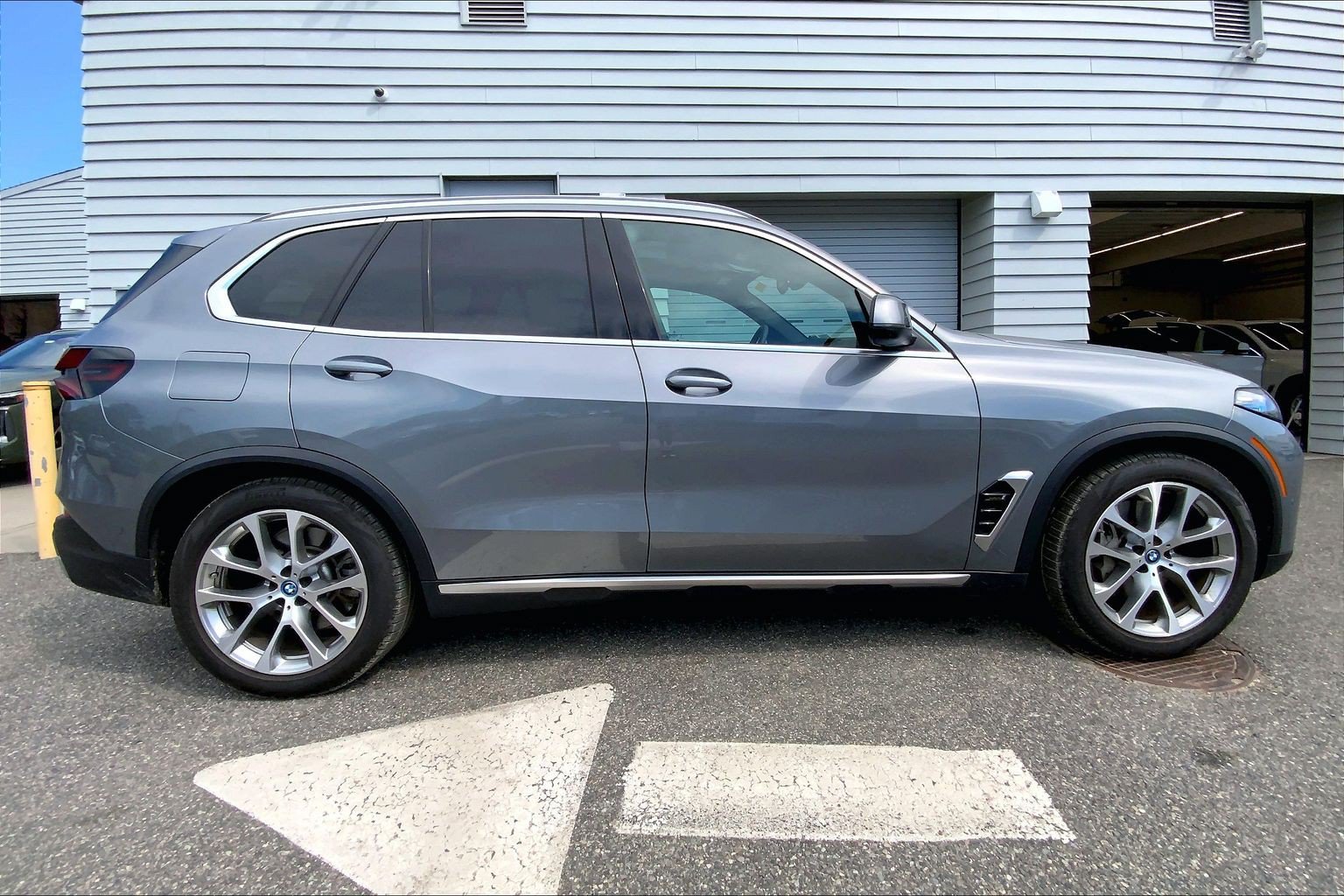 Used 2024 BMW X5 xDrive50e w/ Premium Package AWD/4WD image 8