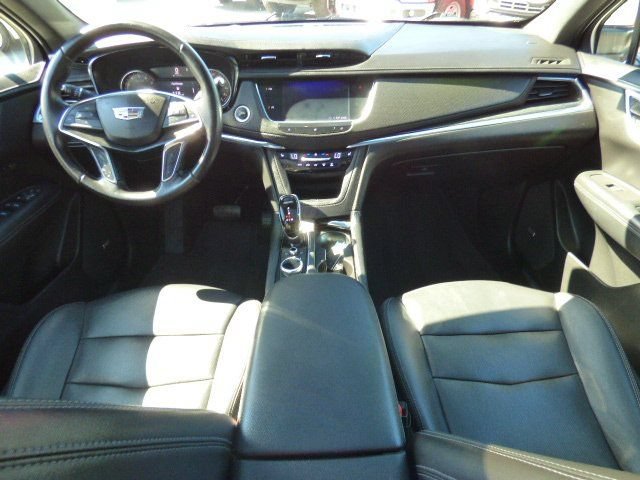 Used 2020 Cadillac XT5 Premium Luxury FWD image 2