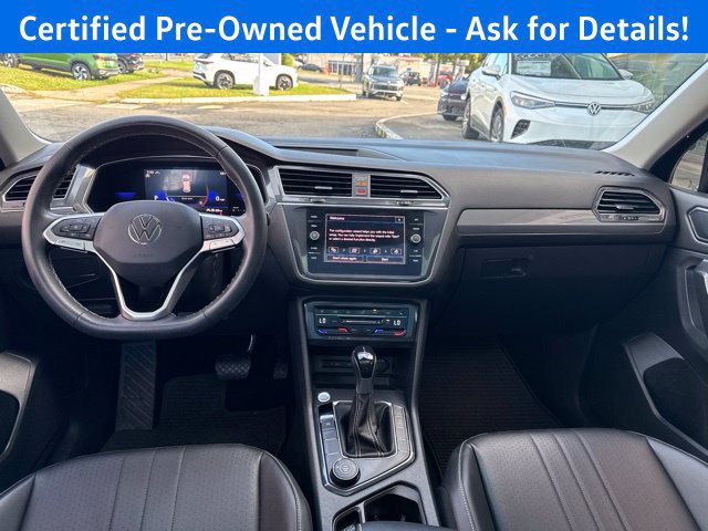 Certified 2022 Volkswagen Tiguan SE w/ Panoramic Sunroof Package AWD/4WD image 4