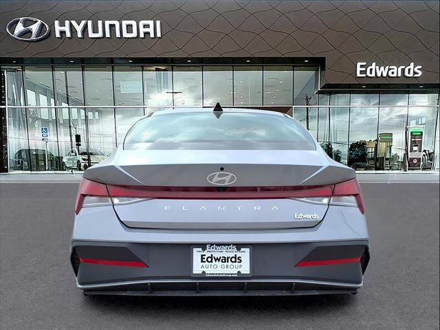 New 2026 Hyundai Elantra SE FWD image 5