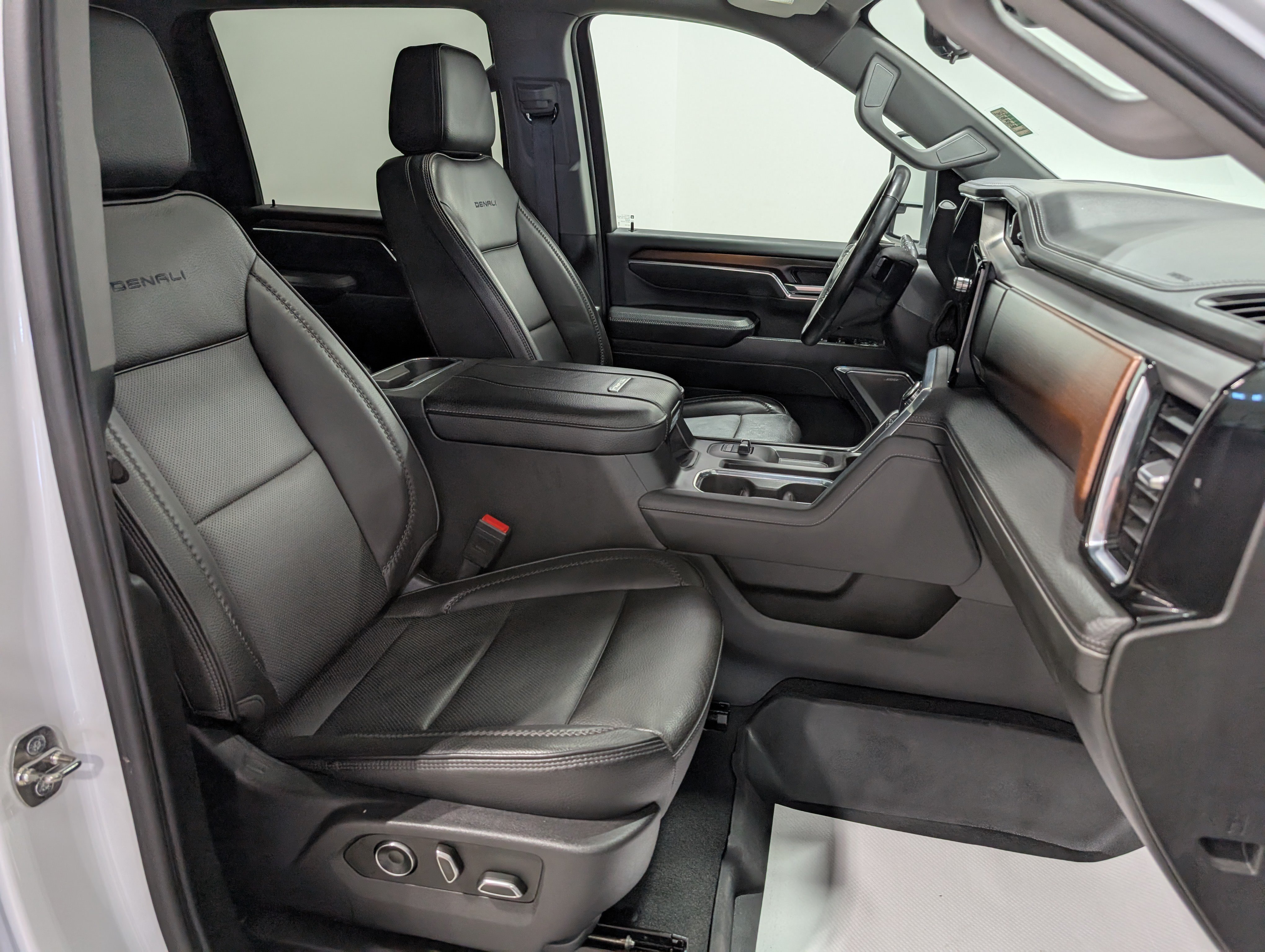 Used 2024 GMC Sierra 3500 Denali w/ Denali Reserve Package AWD/4WD image 25