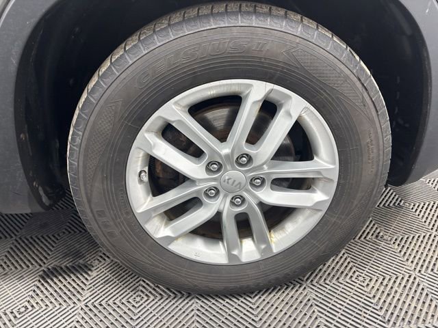 Used 2015 Kia Sorento LX image 7