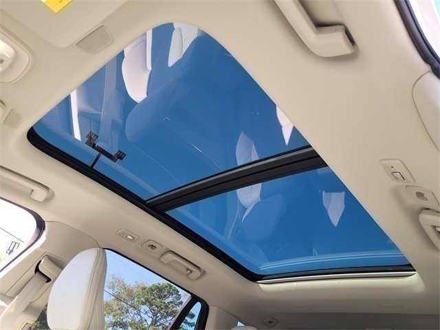 Certified 2025 Volvo XC90 T8 Plus image 16