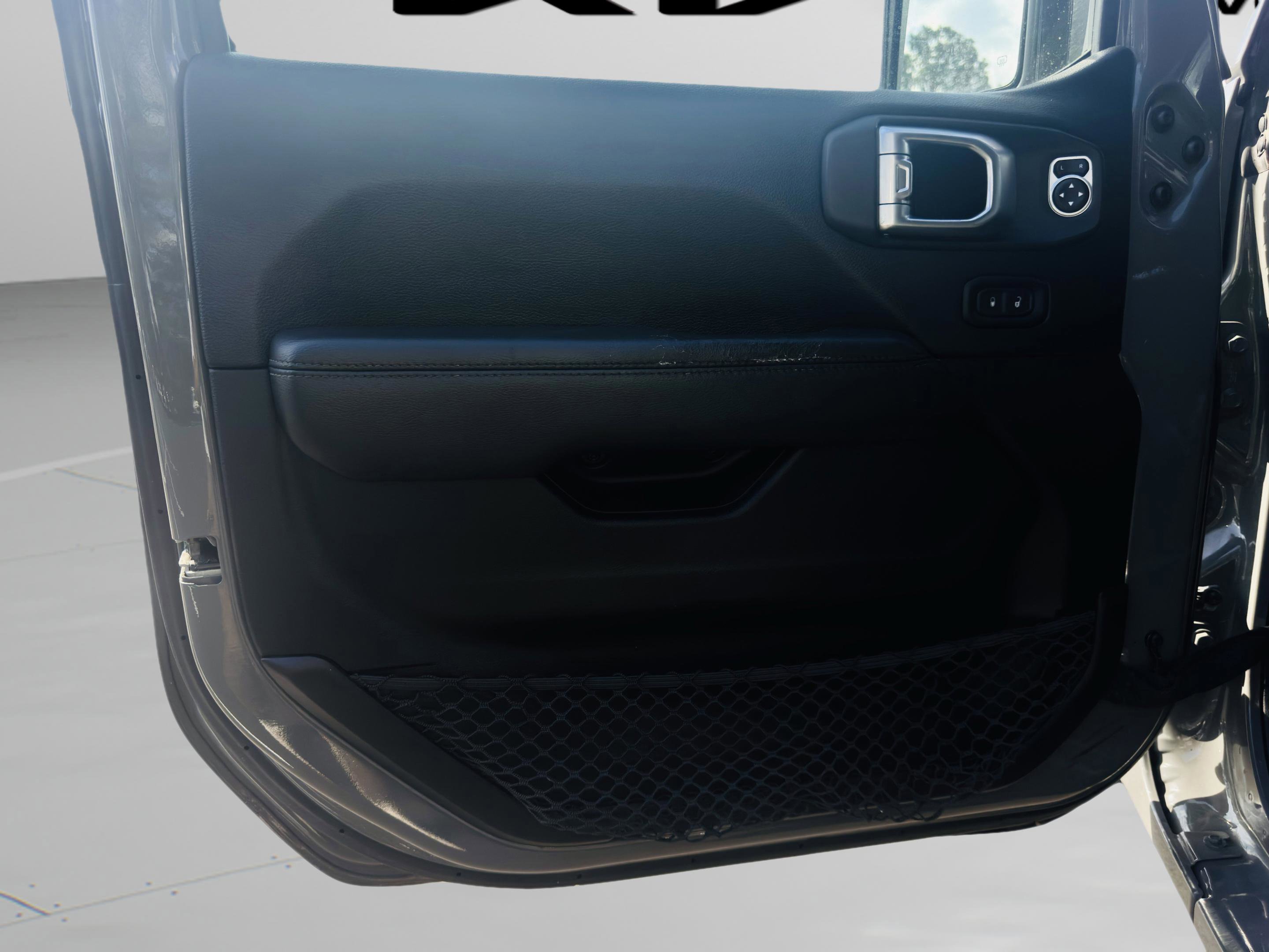 Used 2020 Jeep Gladiator Overland w/ Dual Top Group image 25