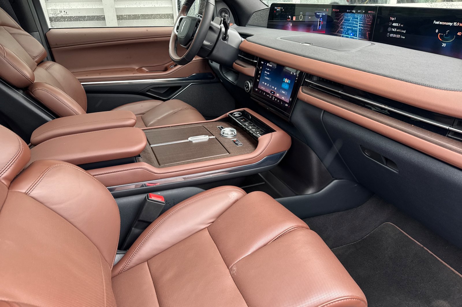 Used 2025 Lincoln Navigator Reserve image 16