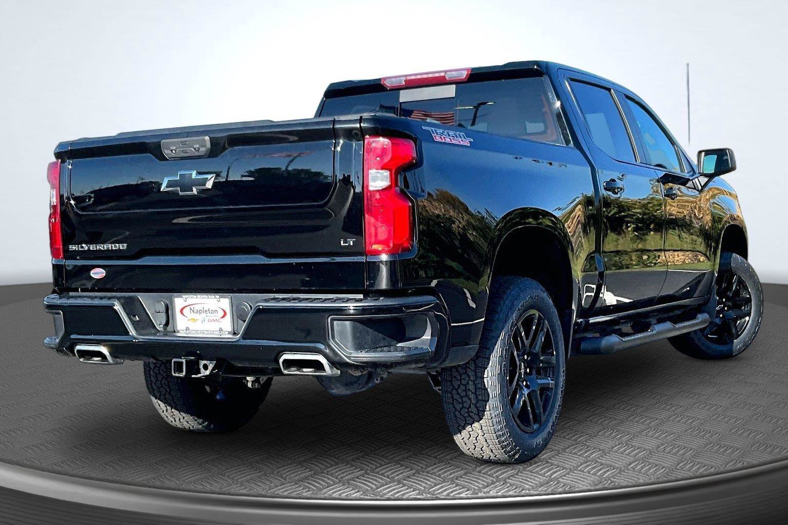 Used 2024 Chevrolet Silverado 1500 LT Trail Boss w/ Convenience Package II AWD/4WD image 2