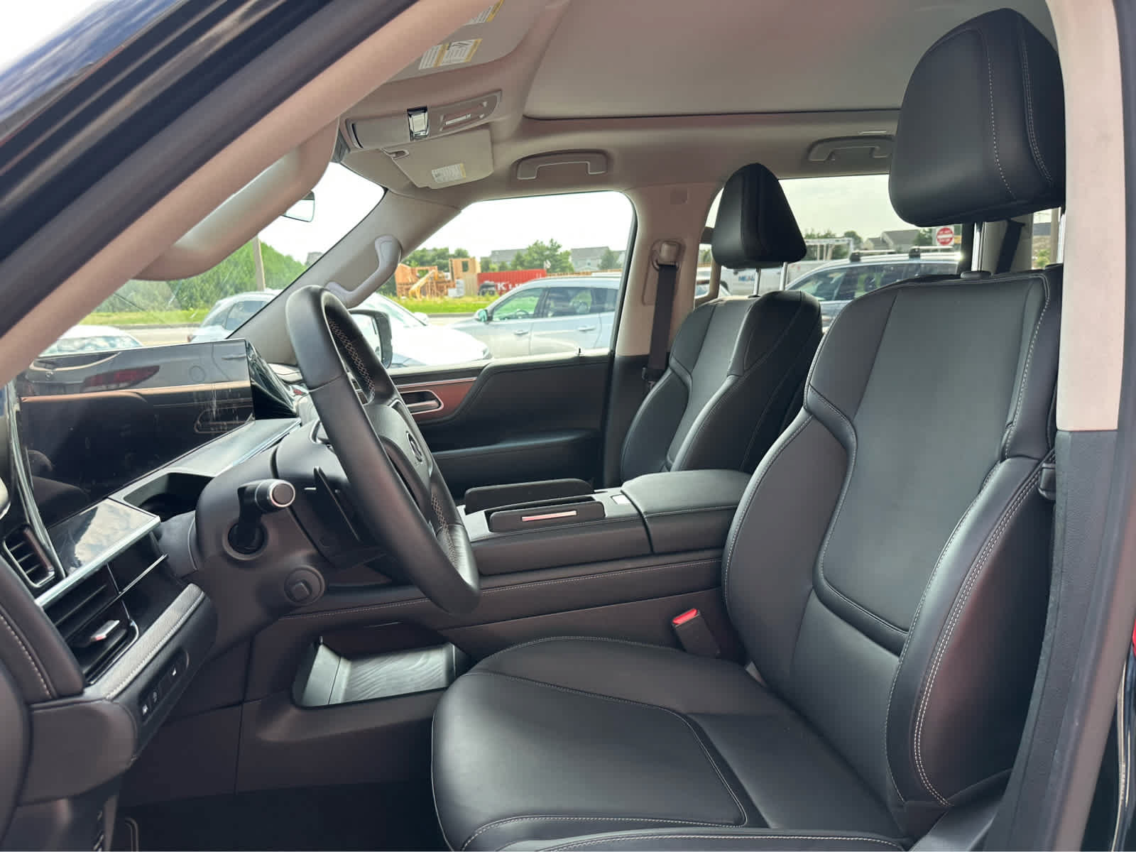 Used 2025 INFINITI QX80 Pure w/ Cargo Package AWD/4WD image 9