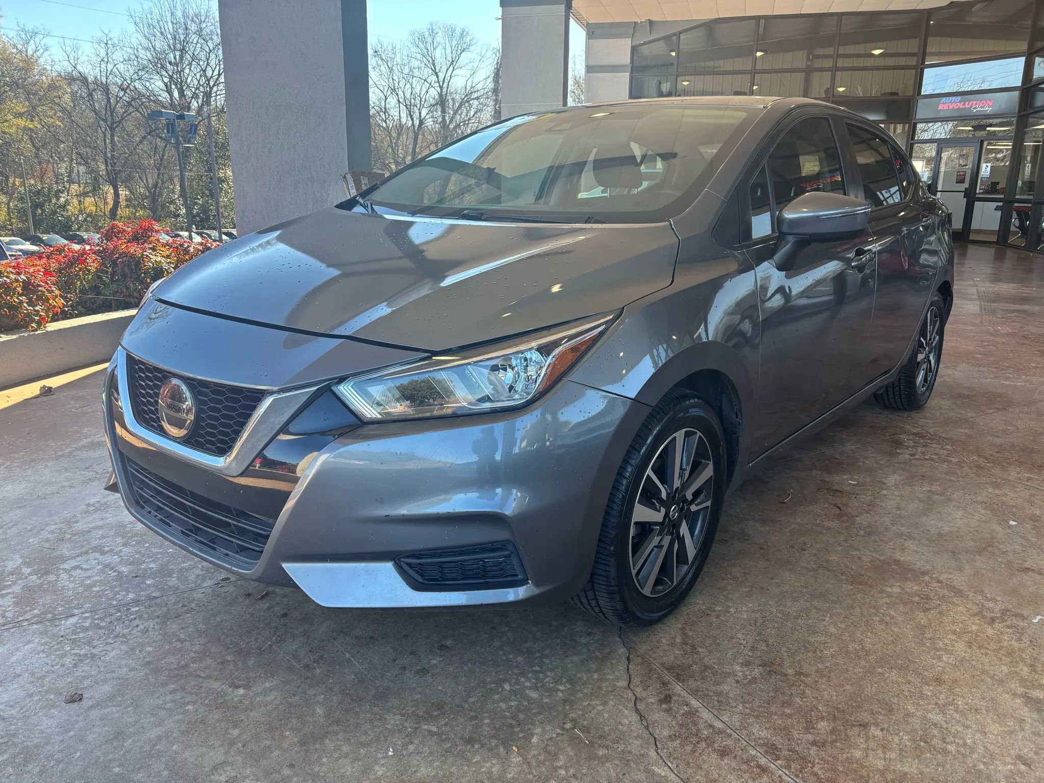 Used 2021 Nissan Versa SV image 3