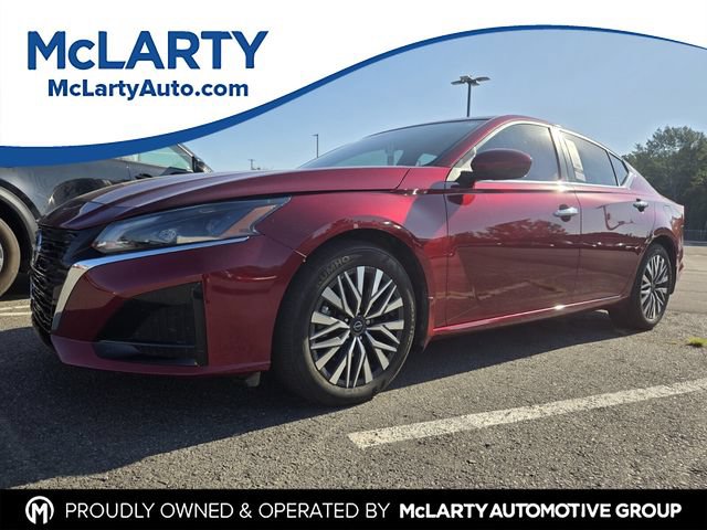 Used 2024 Nissan Altima 2.5 SV w/ SV Premium Package FWD image 1