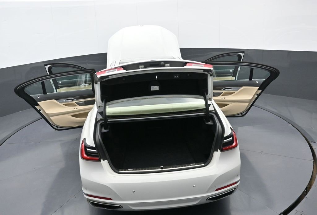 Used 2021 BMW 740i xDrive image 43