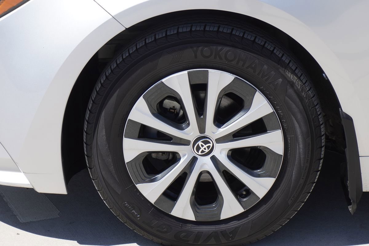 Used 2020 Toyota Corolla LE w/ Carpet Mat Package (TMS) FWD image 4