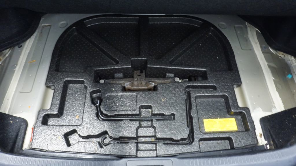 Used 2013 Toyota Camry LE image 21