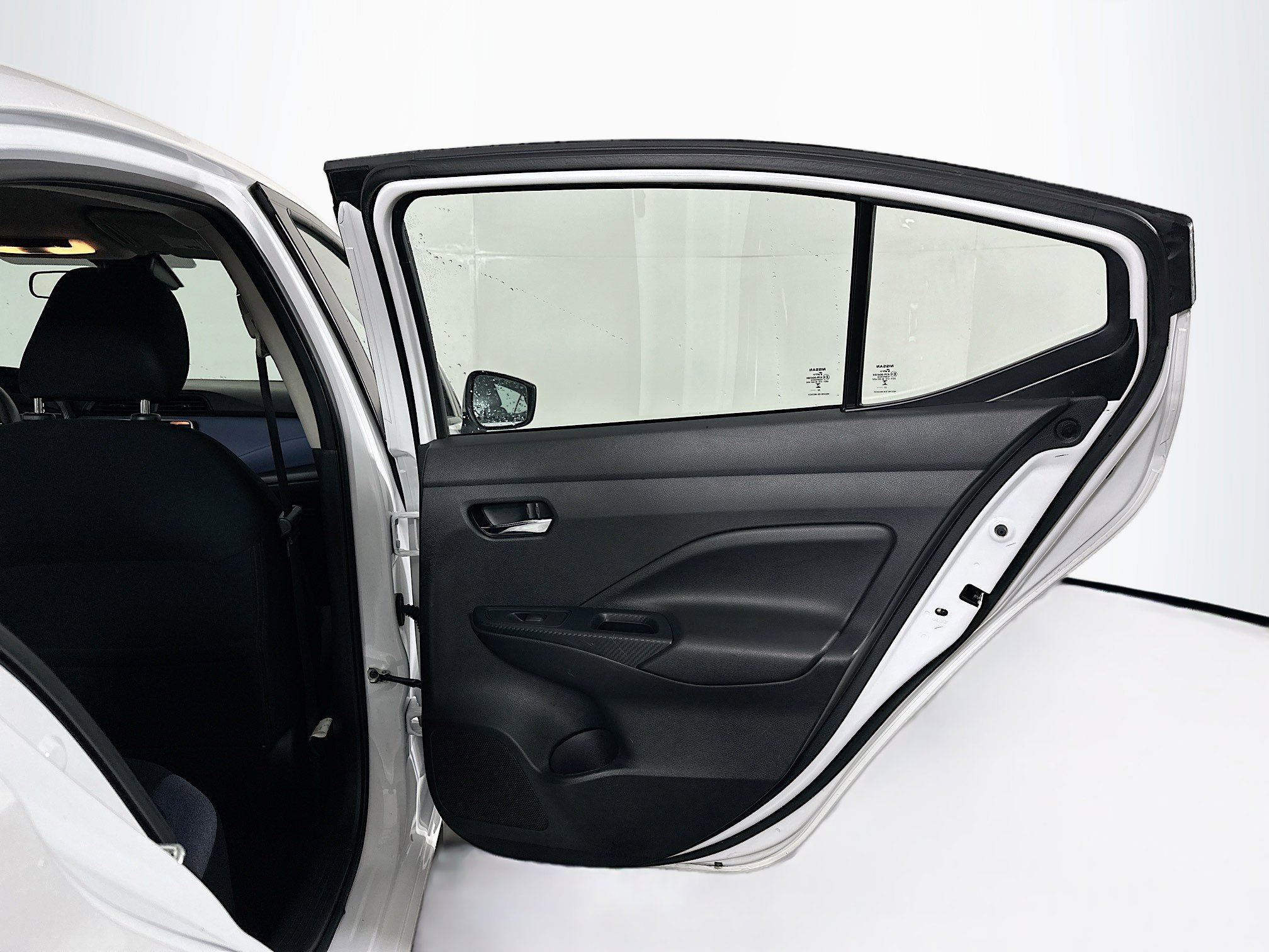 Used 2023 Nissan Versa SV image 28