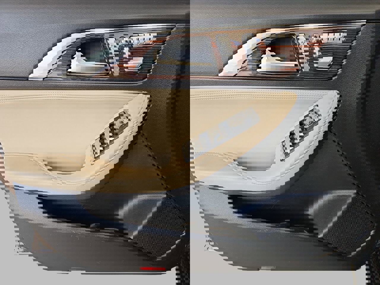 Used 2017 INFINITI QX30 Premium w/ Navigation Package image 30