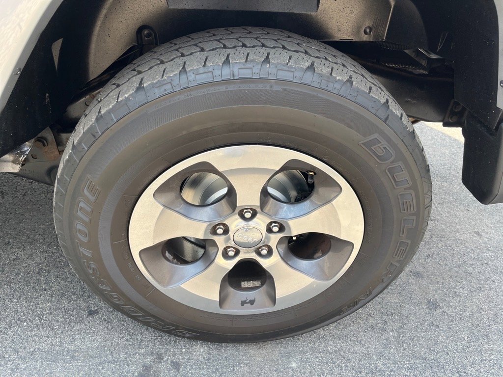 Used 2017 Jeep Wrangler Unlimited Sahara w/ Connectivity Group image 8